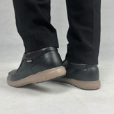 تصویر کفش طبی مردانه از جنس چرم طبیعی مدل نایت، رنگ مشکی، مناسب استفاده روزمره و رسمی