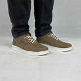 نمای جانبی از کفش روزمره مردانه مدل نوبل به رنگ صدری با طراحی ساده و کلاسیک