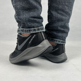 نایک زوم مردانه مشکی طوسی، کفش رانینگ سبک و ارگونومیک با تکنولوژی زوم ایر