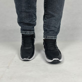 نایک زوم مشکی سفید مردانه. کفش اسپرت ورزشی سبک با تکنولوژی زوم ایر برای حداکثر راحتی.