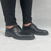 نمای کلی از کالج مردانه هیراد، رنگ مشکی براق، دارای طراحی مدرن لوفر و دوخت تمیز لبهها