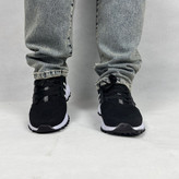 کفش اسپرت مردانه مدل آیداس (Adidas Style) با ترکیب رنگ مشکی و سفید، نمای جانبی.