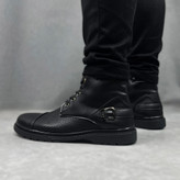 نیم بوت مردانه سگکی مشکی با استایل چرمی و جزئیات سگک فلزی کلاسیک