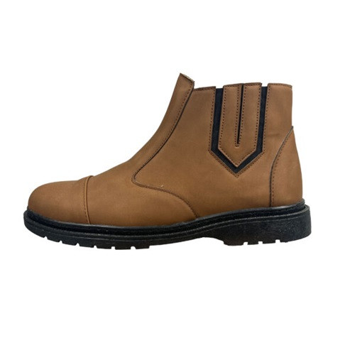 نیمبوت مردانه چرمی، مدل زیپی، رنگ حنایی با طراحی کلاسیک و دوخت تمیز