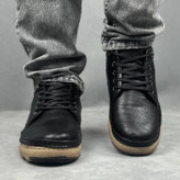 نیم بوت طبی مردانه مدل کت (CAT) به رنگ مشکی، ساخته شده از چرم طبیعی با آستر گرم و زیره ضد لغزش برای استفاده در فصل سرد