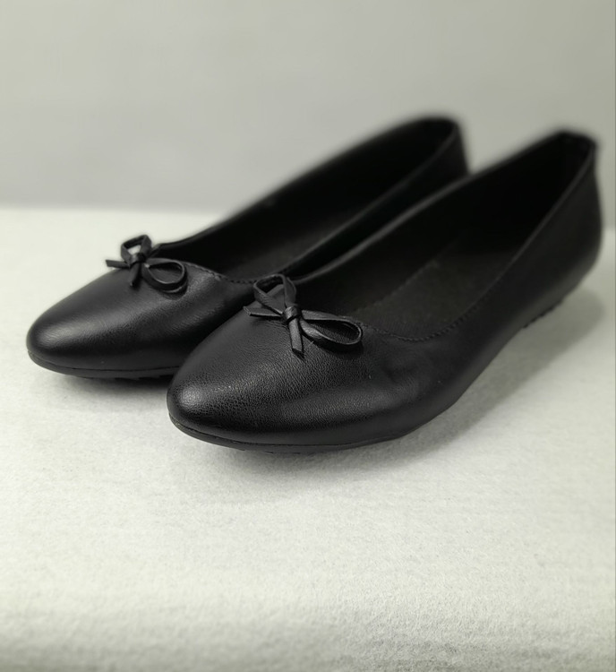 کالج زنانه ساده رنگ عسلی، نمای کامل کفش