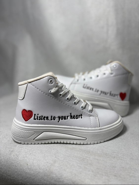 کفش ونس ساقدار زنانه سفید طرح قلب، مناسب استایل اسپرت و روزمره